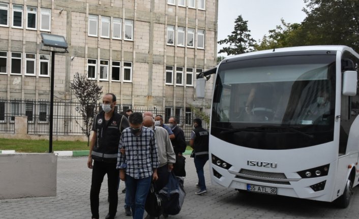 Samsun merkezli FETÖ operasyonunda yakalanan eski polislerden 8'i adliyede