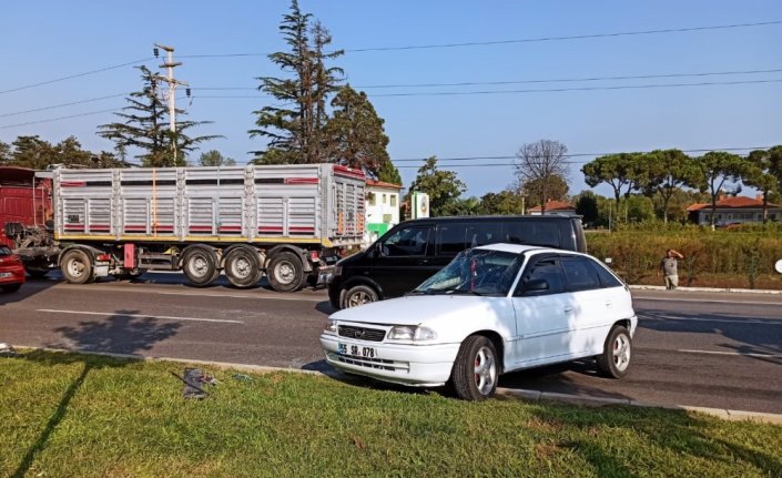 Samsun'da 3 aracın karıştığı trafik kazasında teğmen yaralandı