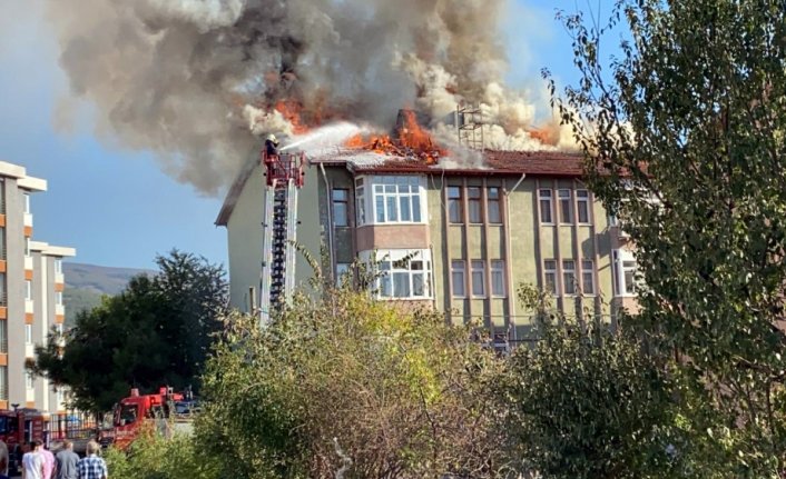 Tokat'ta çatı yangını hasara neden oldu