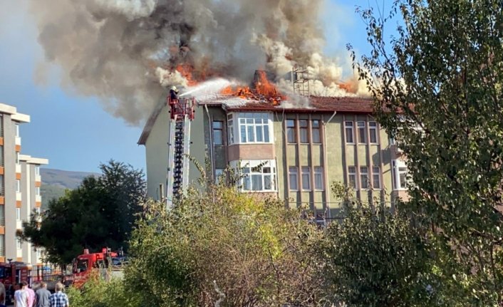 Tokat'ta çatı yangını hasara neden oldu