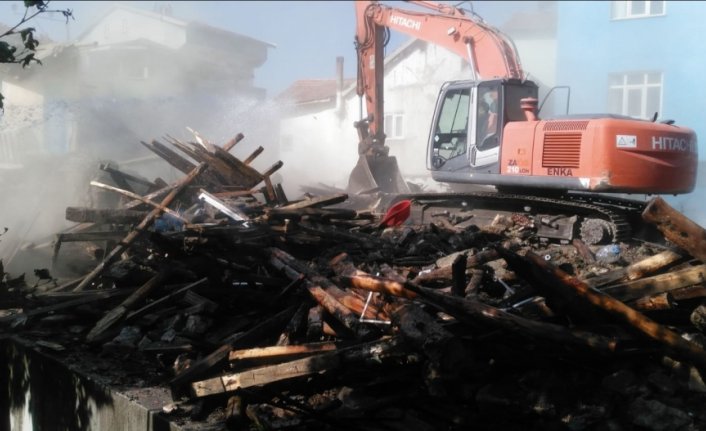 Turhal'da çıkan yangında 5 ev yandı