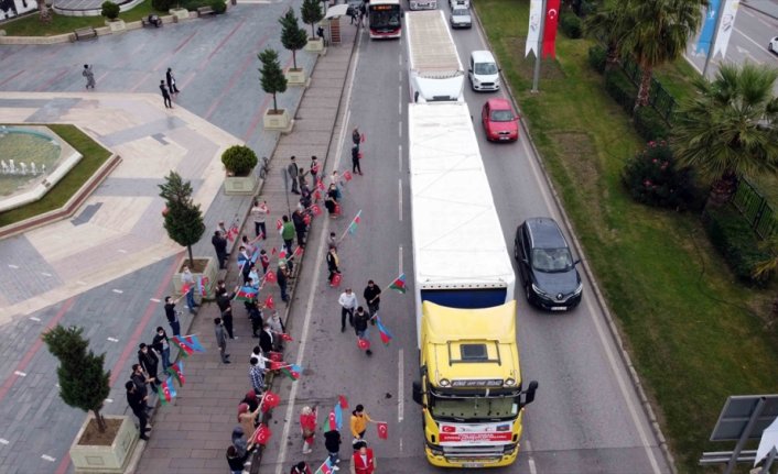 Türk Kızılaydan Azerbaycan'a 11 tır insani yardım