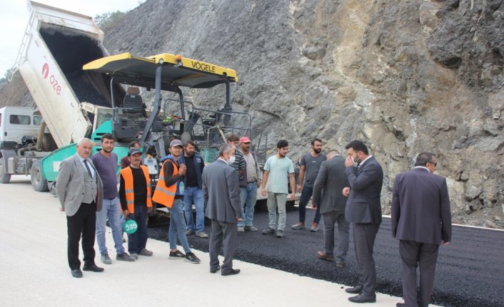 Yığılca yolunda asfaltlama çalışması başladı