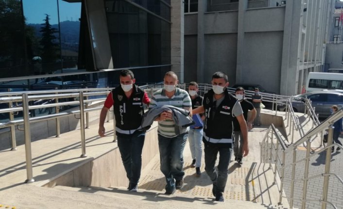Yunanistan'a kaçmaya çalışırken yakalanan FETÖ firarisi Zonguldak'ta adliyeye sevk edildi