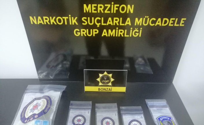 Amasya'da araçlarında uyuşturucu bulunan 3 kişi gözaltına alındı