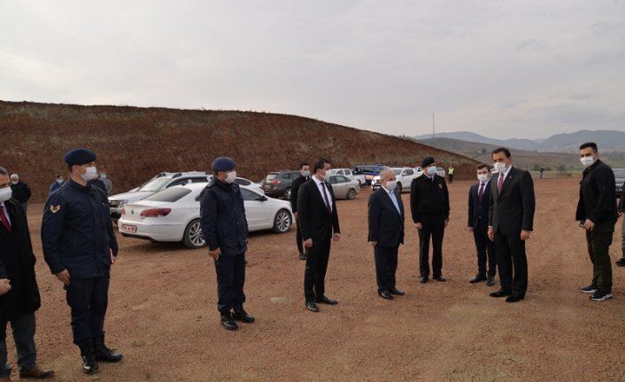 Bolu Valisi Ümit, Göynük'te termik santralin yanındaki köyün taşınacağı alanı inceledi