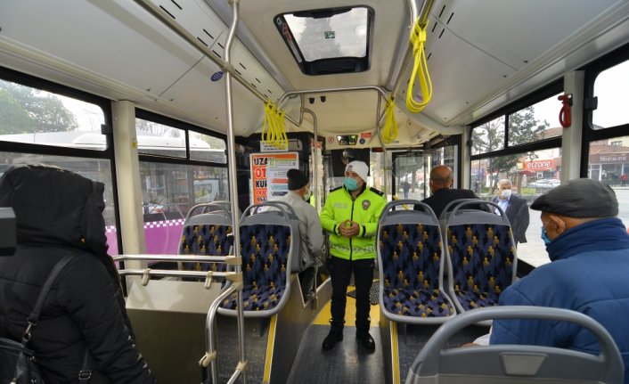 Çorum'da halk otobüslerinde sosyal mesafe denetimini sivil polis yapıyor