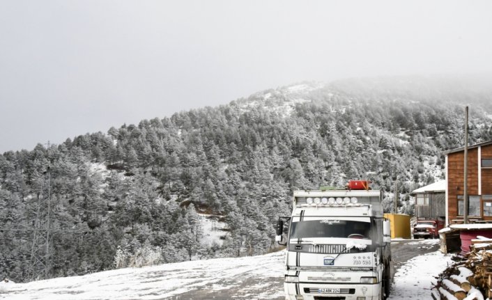 Gümüşhane, Ordu ve Giresun'un yüksek kesimleri beyaza büründü