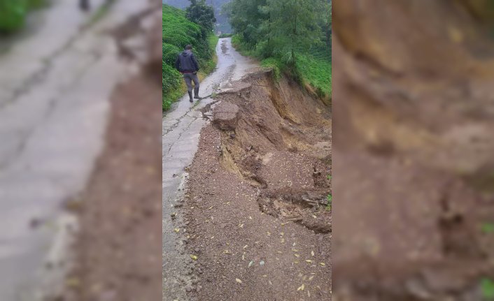 Rize'de heyelan nedeniyle 3 ev tedbir amaçlı boşatıldı