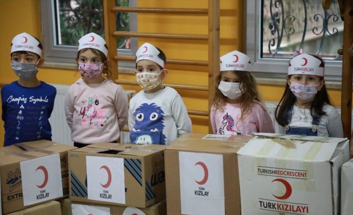 Rize'de minik öğrenciler kumbaralarındaki paraları depremzedelere gönderdi