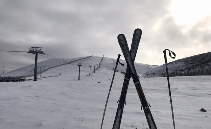 Samsun'da Akdağ Kayak Merkezi'ne mevsimin ilk karı yağdı