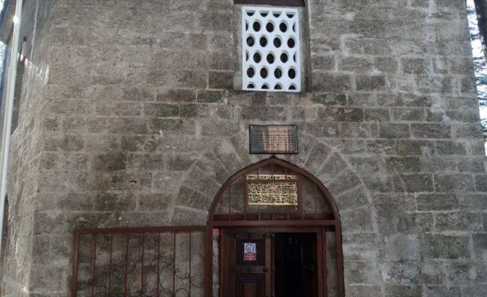 Akşemseddin Türbesi'ndeki tepki çeken tente kaldırıldı