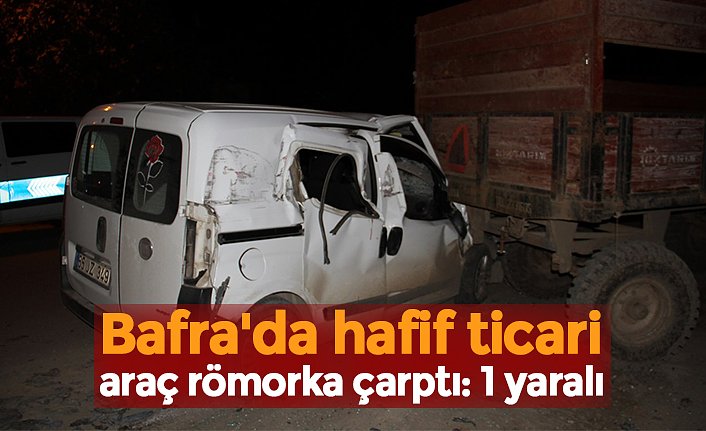 Bafra'da hafif ticari araç römorka çarptı: 1 yaralı