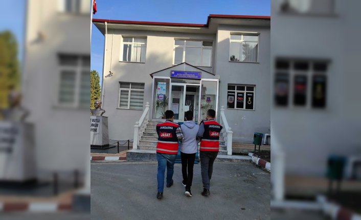 Bafra'da aranan 2 hükümlü yakalandı