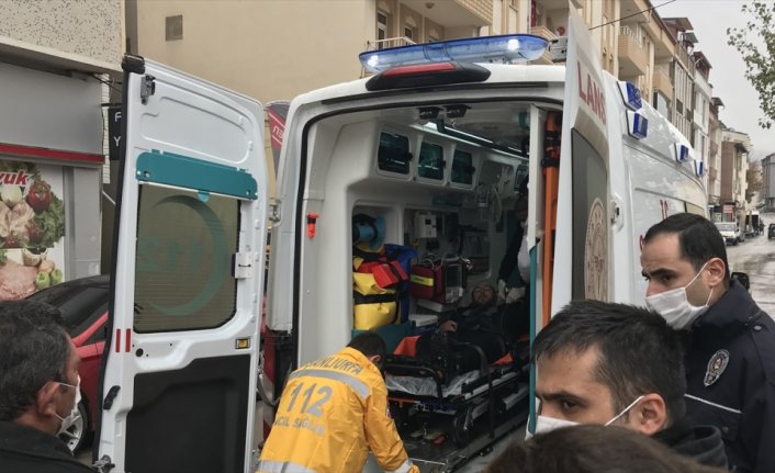 Bayburt'ta köprüden düşen kişiyi itfaiye ekipleri kurtardı