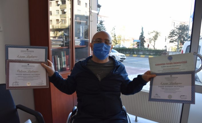 Bedensel engeline rağmen okuma aşkıyla hayata tutundu