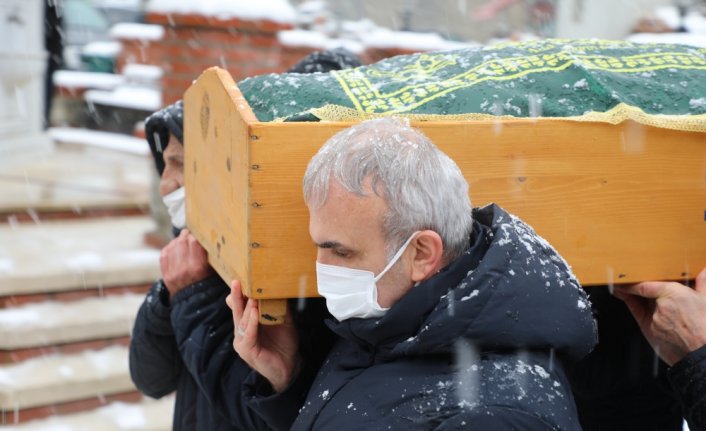Diyarbakır Valisi Münir Karaloğlu'nun annesi toprağa verildi