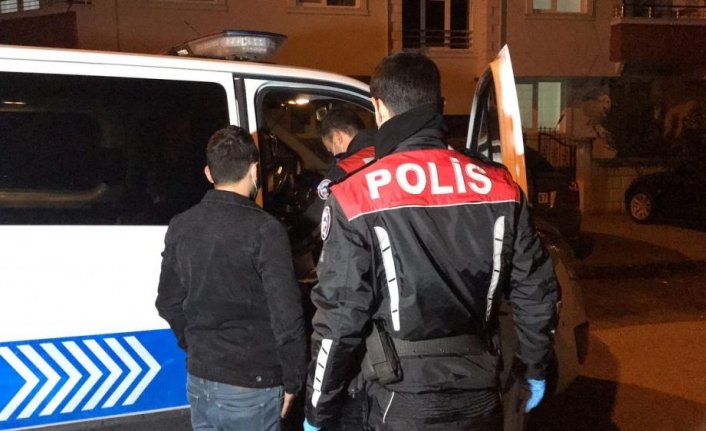 Düzce'de polisten kaçan kişi saklandığı binanın bahçesinde yakalandı