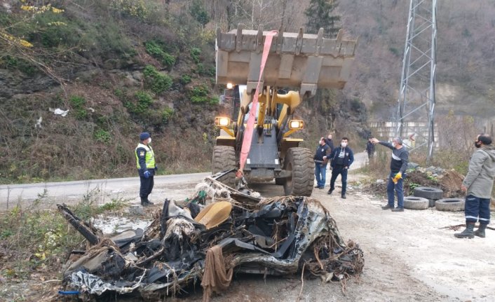 Giresun'daki selde kaybolan iki araç derede bulundu