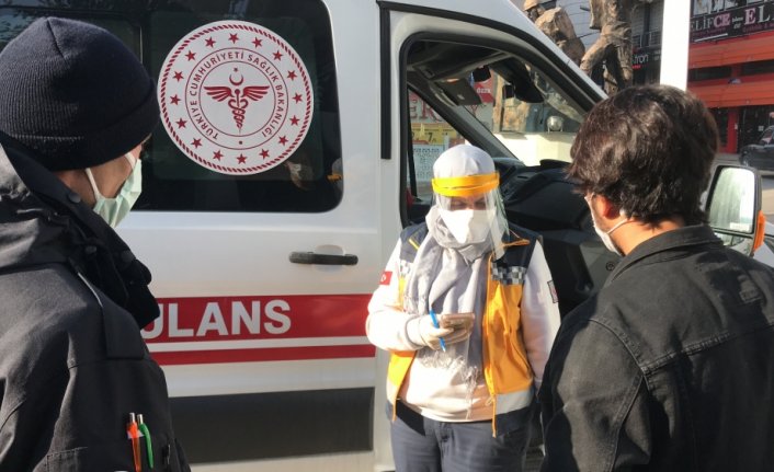 Karabük'te karantina ihlali yapan yabancı uyruklu, alışveriş merkezi girişinde yakalandı