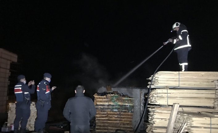 Karabük'te kereste fabrikasında çıkan yangın söndürüldü