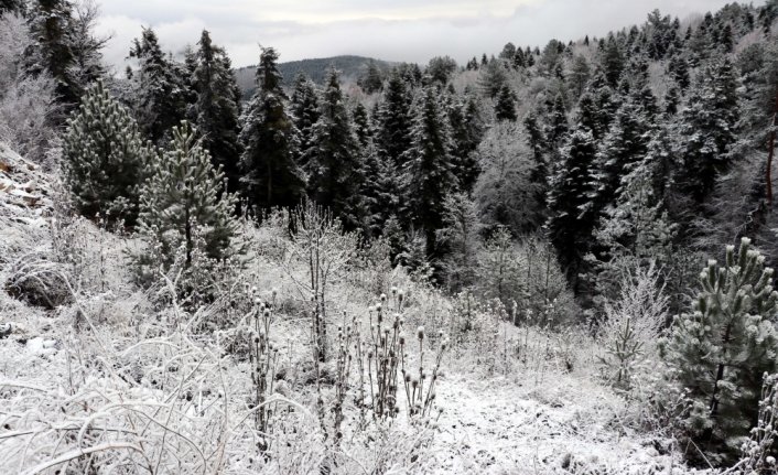 Karabük'te yüksek kesimlere kar yağdı