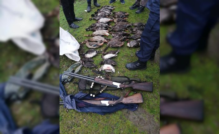 Kuş Cenneti'nde 32 ördeği kaçak avlayan 2 kişiye suçüstü