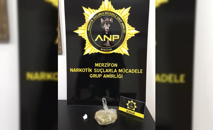 Merzifon'da şüphe üzerine durdurulan araçta uyuşturucu bulundu