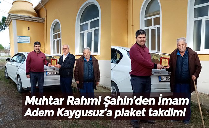 Muhtar Rahmi Şahin’den İmam Adem Kaygusuz’a plaket takdimi