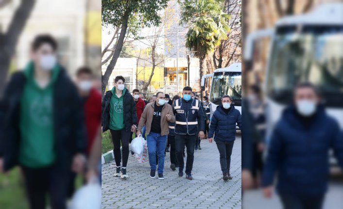 Samsun merkezli nitelikli dolandırıcılık operasyonunda yakalanan 11 şüpheli adliyede