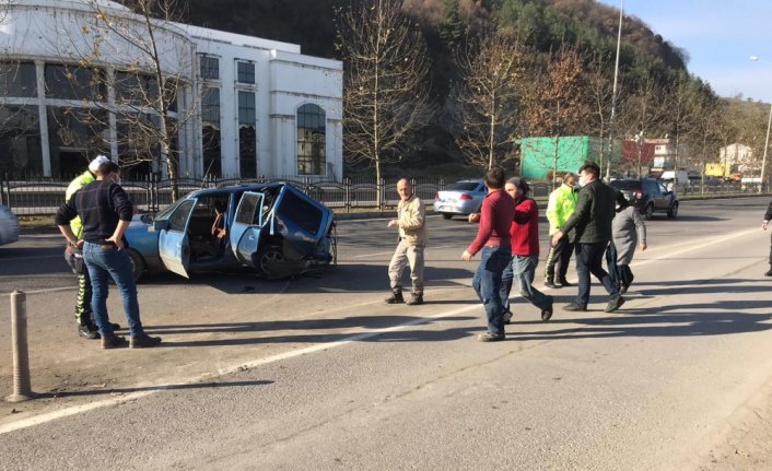 Samsun'da trafik kazası sonrası tartışan iki grup kavga etti