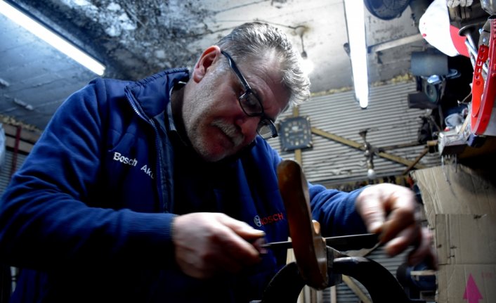 Teknolojiye direnen sıcak demir ustası mesleğini ayakta tutmaya çalışıyor