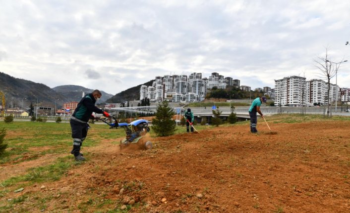 Trabzon Büyükşehir Belediyesi ekipleri sokağa çıkma kısıtlamasında çalışmalarını sürdürdü