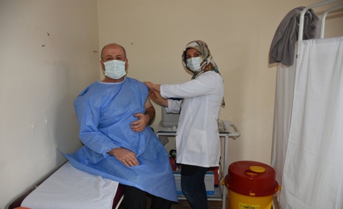 Boyabat'ta Kovid-19 aşısının ilk dozu yapılmaya başlandı
