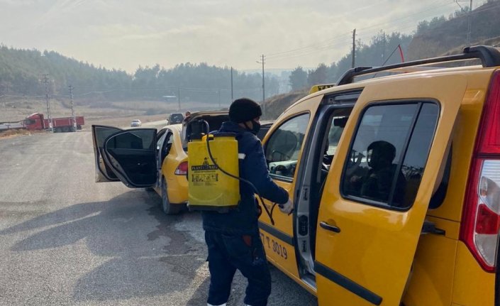 Boyabat'ta toplu taşıma araçlar rutin olarak dezenfekte ediliyor