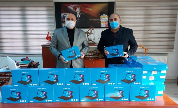 Gümüşhacıköy Ticaret ve Sanayi Odasından eğitime tablet desteği