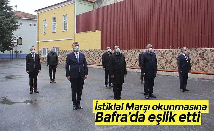 İstiklal Marşı okunmasına Bafra’da eşlik etti