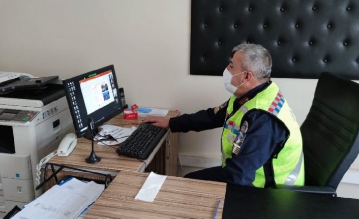 Jandarmadan öğrencilere eğitim