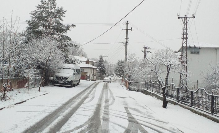 Kartalkaya ve Kartepe'de kar etkili oldu