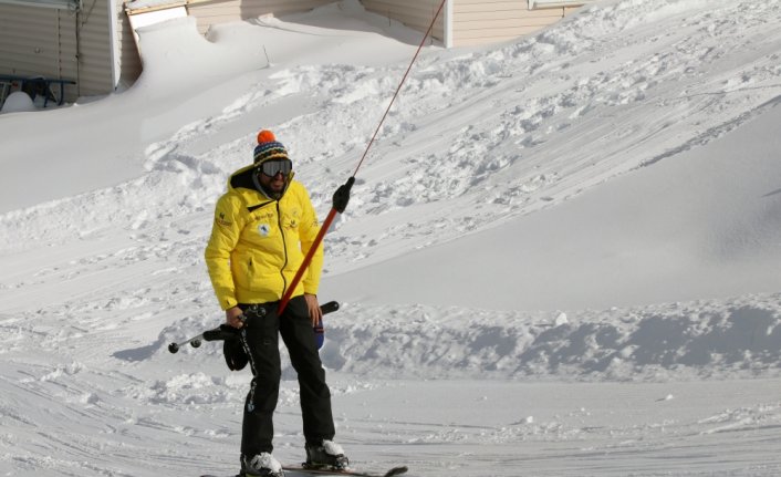 Kayakseverler Kartalkaya'da karın tadını çıkarıyor