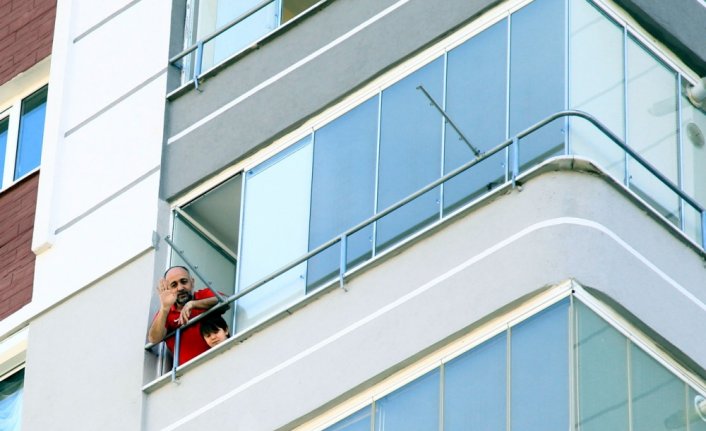 Özel milli sporculardan Kovid-19'u yenen Gençlik ve Spor İl Müdürü'ne pastalı kutlama