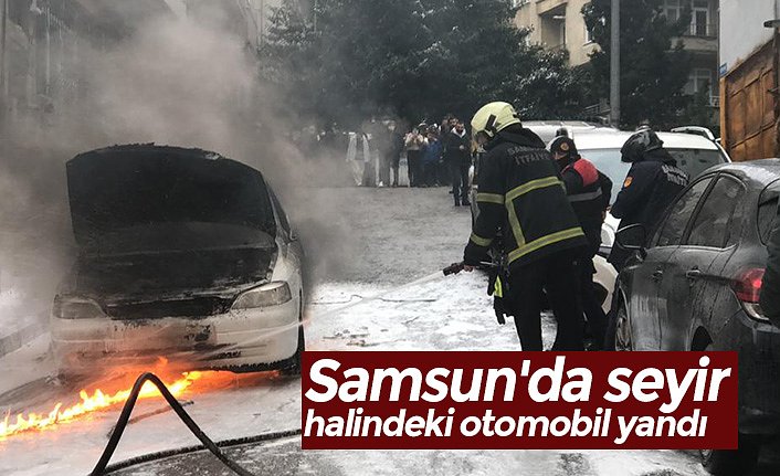 Samsun'da seyir halindeki otomobil yandı