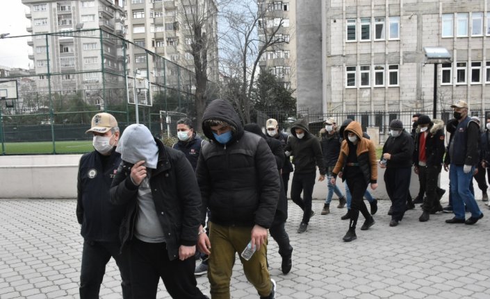 Samsun'daki DEAŞ operasyonunda yakalanan yabancı uyruklu 14 şüpheli adliyede