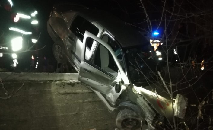 Tokat'ta otomobil şarampole devrildi: 3 yaralı