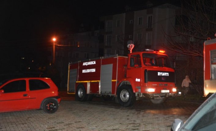 Düzce'de apartmanda çıkan yangında 3 kişi dumandan etkilendi