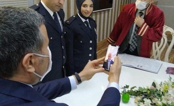 İçişleri Bakanı Soylu, Düzce'deki polis çiftin nikahına görüntülü bağlandı