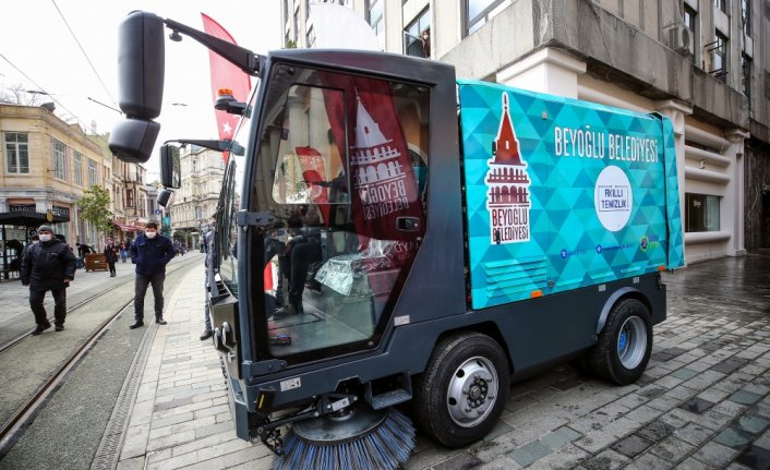 Kademe AŞ, yerli süpürme araçlarını Beyoğlu Belediyesi'ne teslim etti