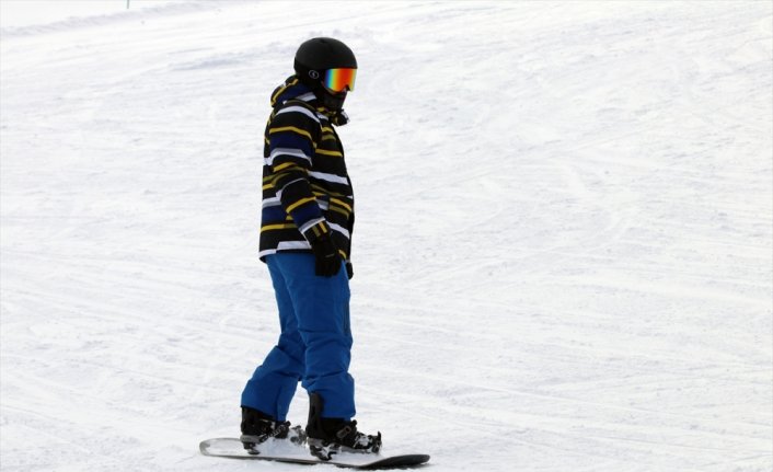 Kayak merkezlerinde en fazla kar kalınlığı 190 santimetreyle Kartalkaya'da ölçüldü