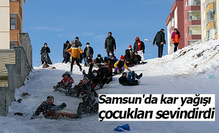 Samsun'da kar yağışı çocukları sevindirdi