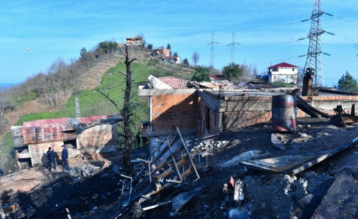 Trabzon Büyükşehir Belediye Başkanı Zorluoğlu, evleri yanan vatandaşları ziyaret etti
